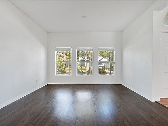 4th image of 432 YORK DALE DRIVE
