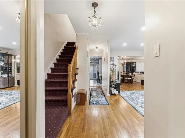 2666 Brown Street image 5 of 37