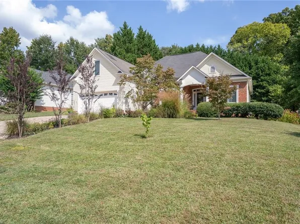 4605 Beagle Run Ln, Winston Salem, NC 27106