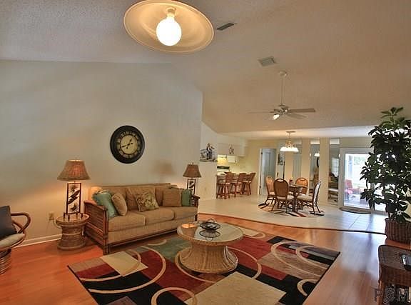 3rd image of 20 Fairhill Ln