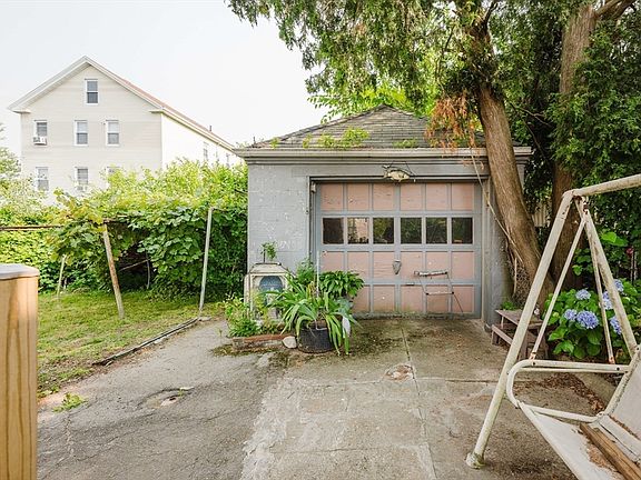 5th image of 194 Coffin Ave