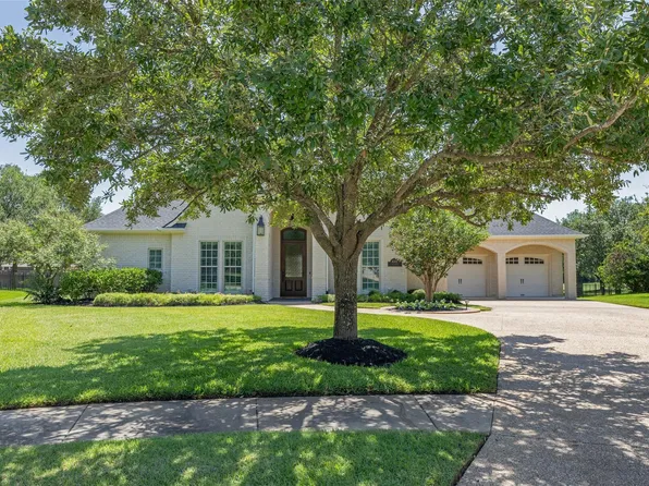 4301 Willowick Dr, Bryan, TX 77802