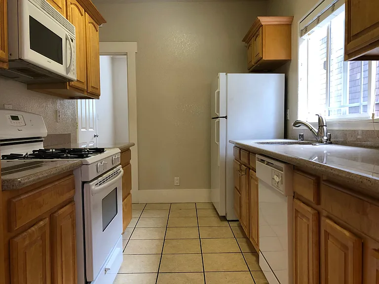 93 Glen Ave — Photo 10