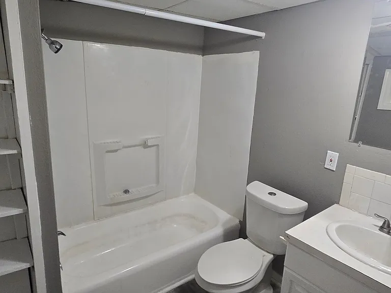 2201 Lister Ave — Photo 7
