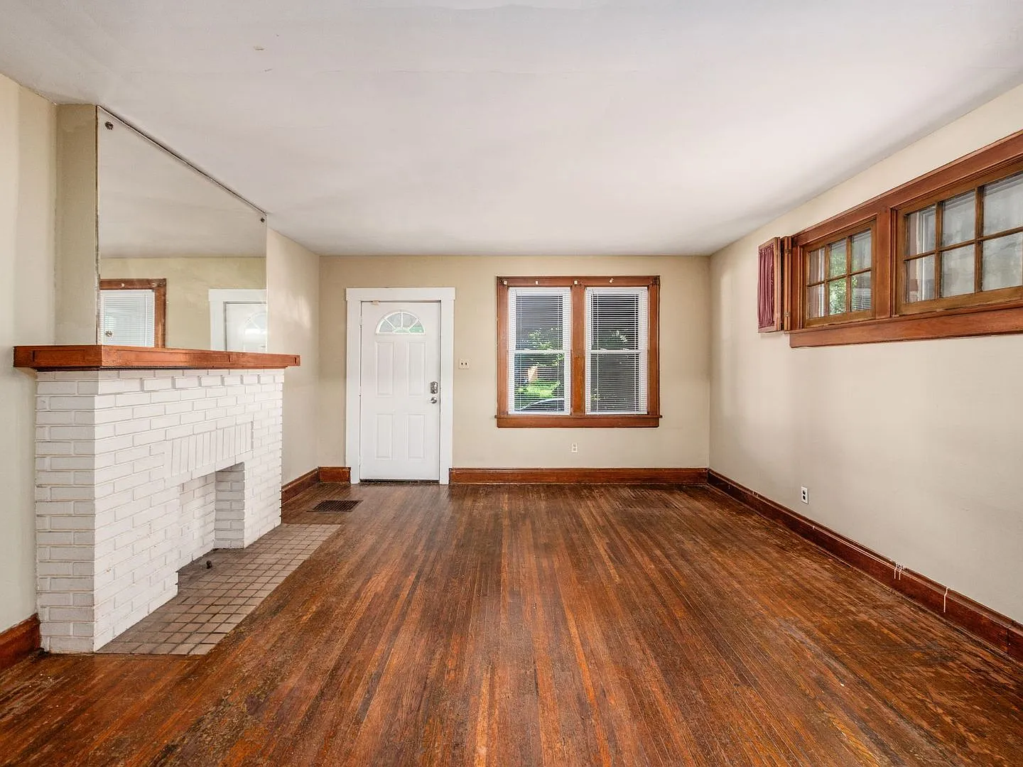 3 bed, 1.0 bath, $1,395 — Photo 2