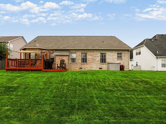 4th image of 40 Decourcy Ln