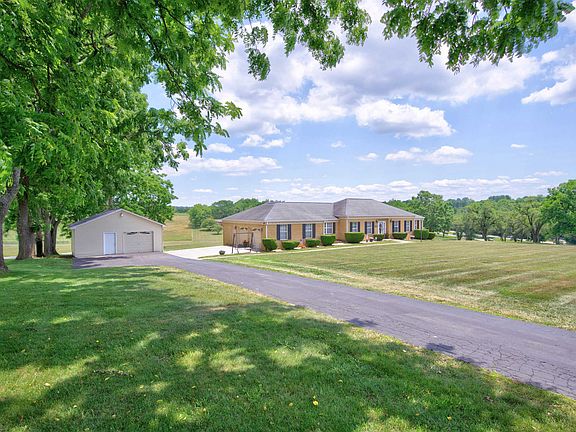 2nd image of 4670 Shadetree Ln