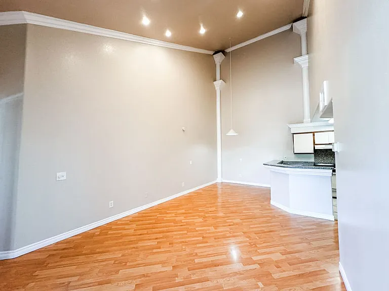 Alcantara Home Apts — Photo 54