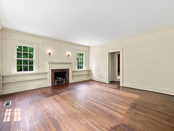 5th image of 3724 Hope Valley Rd