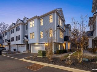 110 Mason Ct #1D, Haworth, NJ 07641