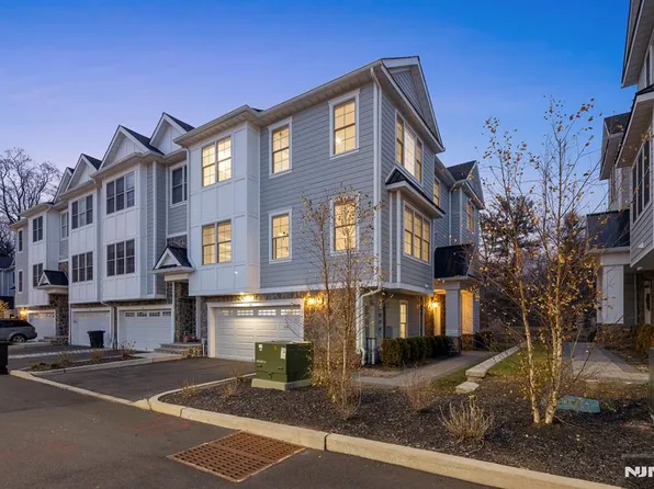 110 Mason Ct #1D, Haworth, NJ 07641
