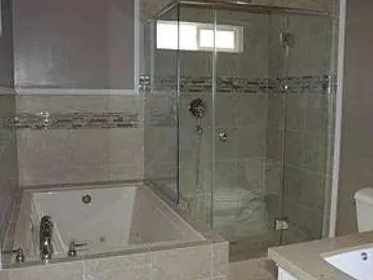 master bedroom bathroom