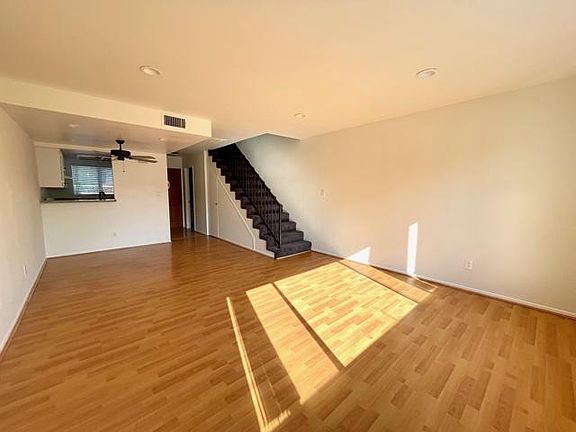 5th image of 643 Palm Dr #3
