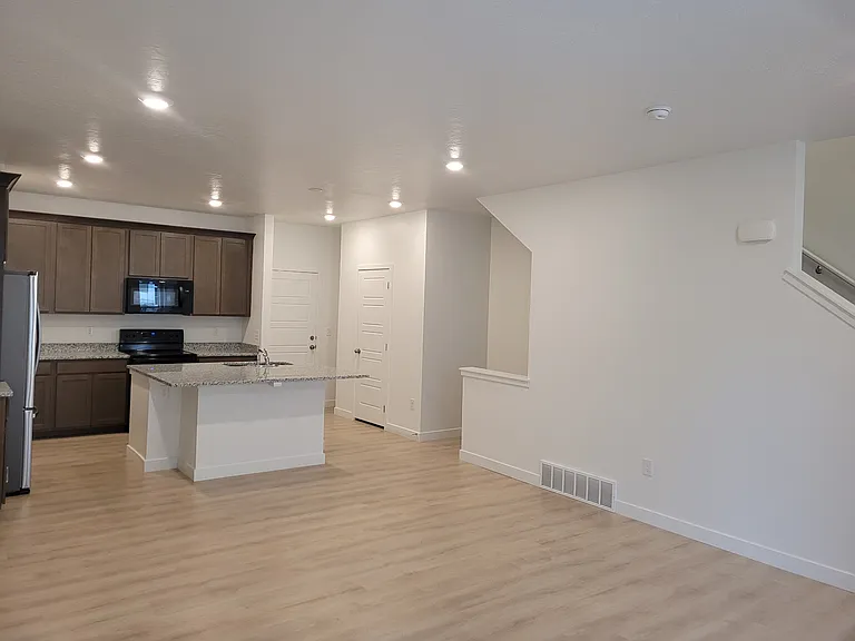 4250 W Bromwell Ct — Photo 6