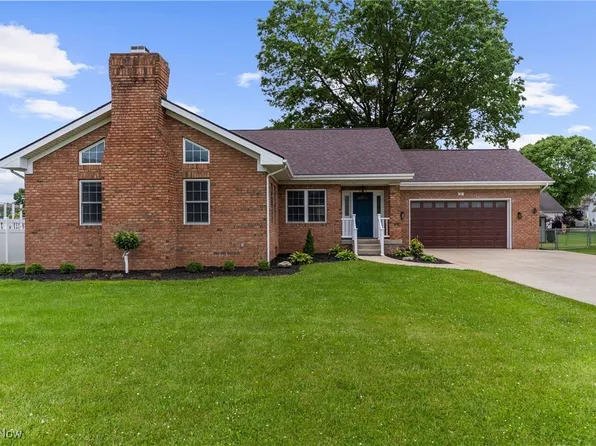 381 Lauretta Ln, Hubbard, OH 44425