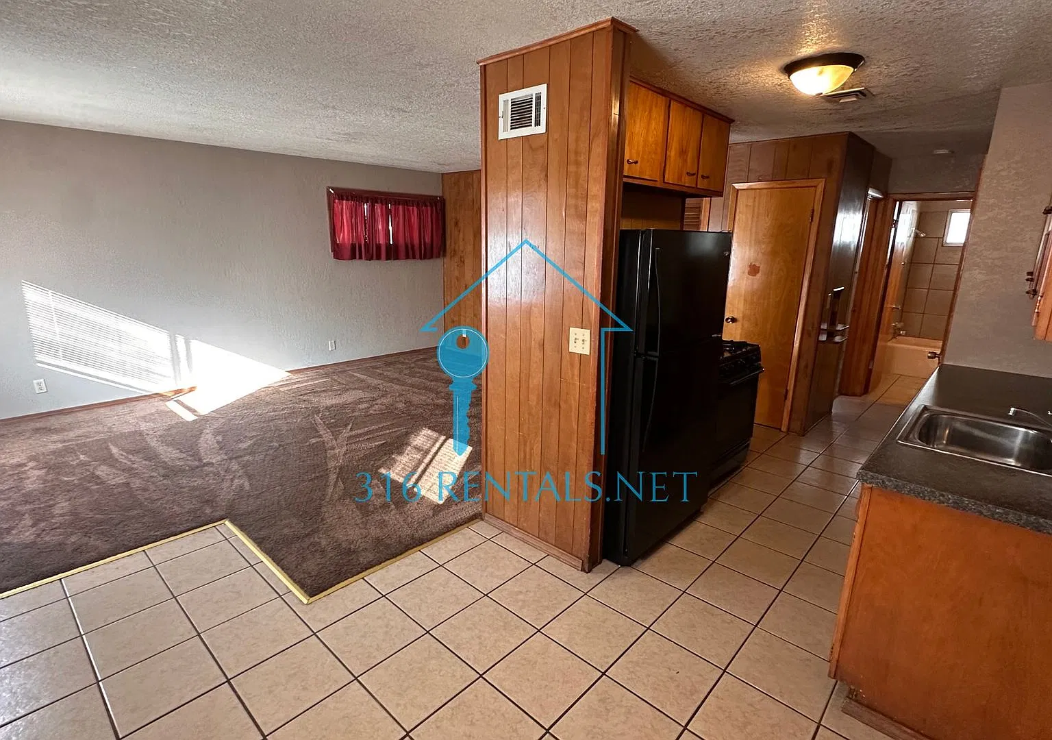 1506 N Waco Ave — Photo 3