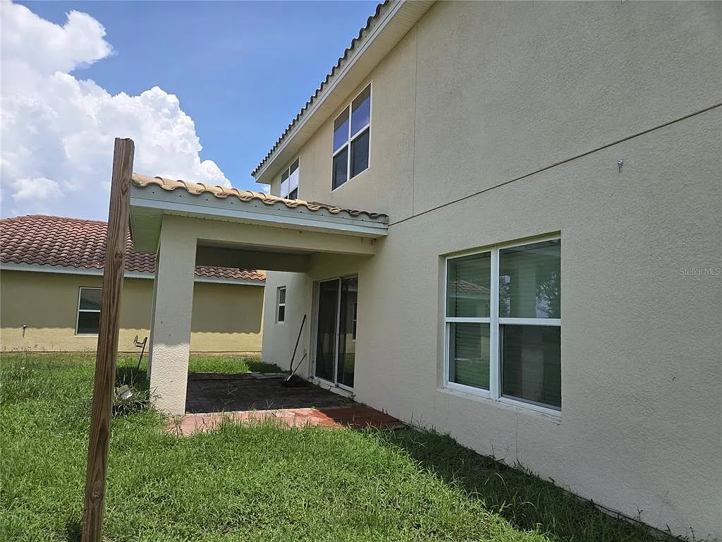 4 bed, 3.0 bath, 2830 sqft, $2,500 — Photo 4