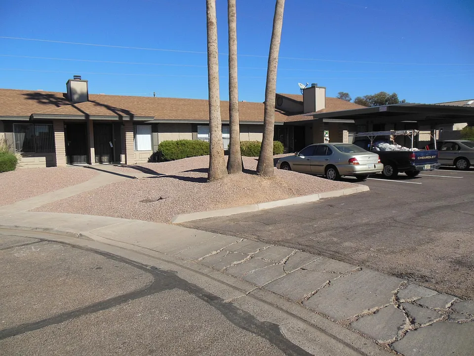 501 N 64th Pl
