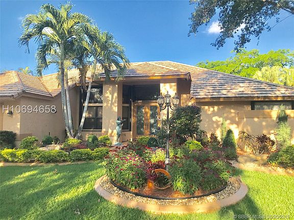 3rd image of 1104 Waterbrook Ln