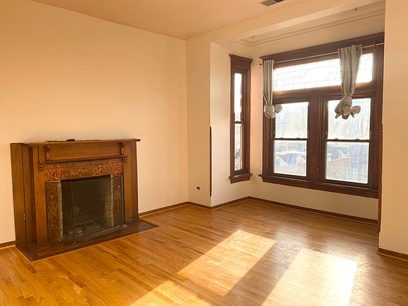 5th image of 2229 N Clybourn Ave APT 3