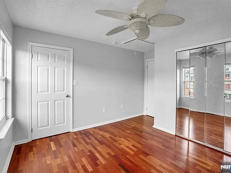 100 Callahan Ct — Photo 22