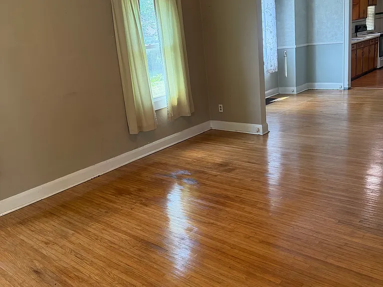 3333 Blackstone Dr — Photo 2