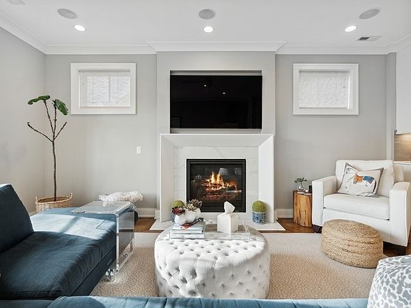 3rd image of 1923 N Damen Ave #3