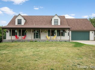 17654 Laketon Ave, Casnovia, MI 49318