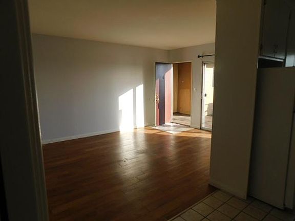 2nd image of 4361 Winona Ave APT 6