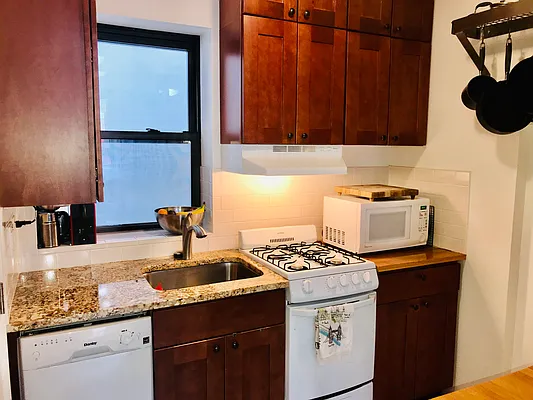 Rented by Carroll Gardens Realty | media 19