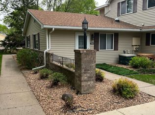 7664 13th St N, Oakdale, MN 55128