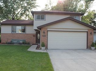 1022 S Edson Ave, Lombard, IL 60148