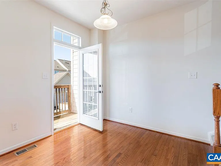 2138 Lockwood Dr — Photo 9