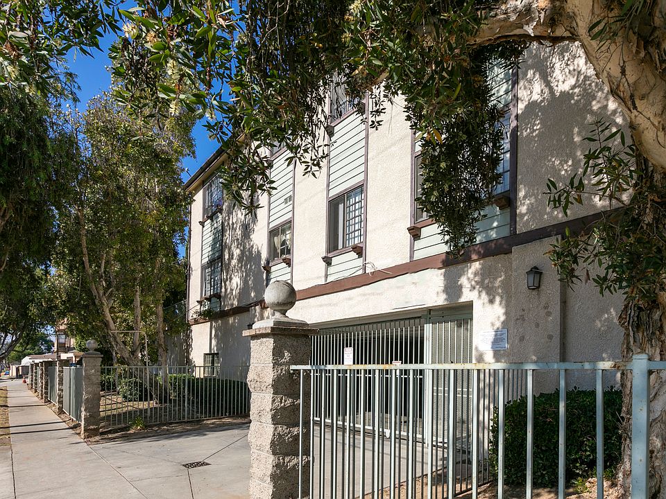 1st image of 727 W Hyde Park Blvd APT 103