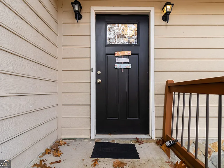 888 Chartley Dr — Photo 3
