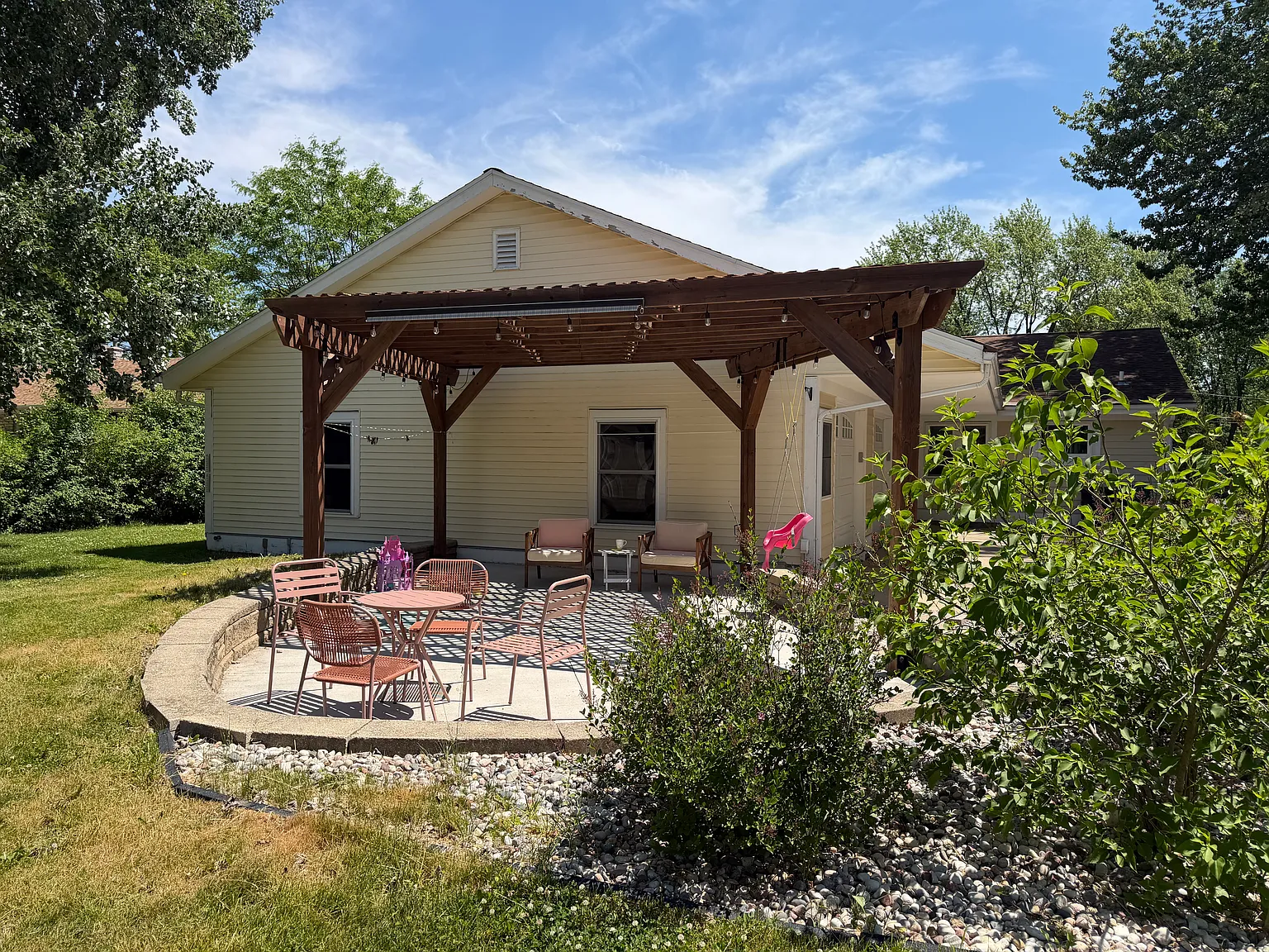 5 bed, 2600 sqft, $4,000 — Photo 3