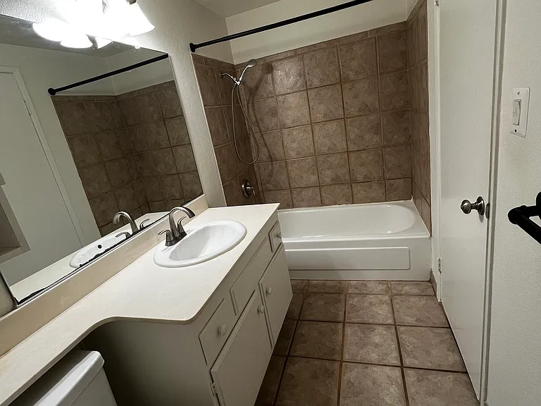 13050 Wanesta Dr — Photo 5