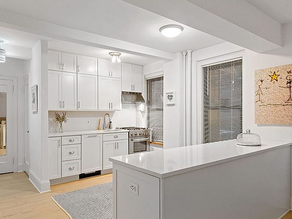 3rd image of 319 E 50th St APT 2L