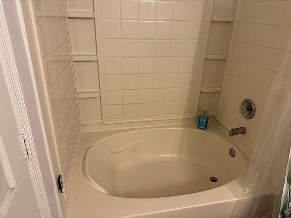 4th image of 124 Windrose Dr