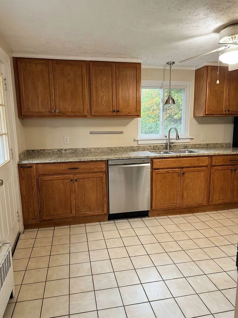 Single Family three bedroom — Photo 3
