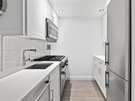 4th image of 100 Bank St APT 4J