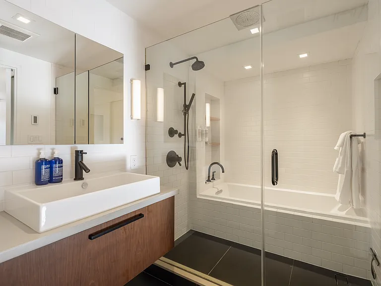 230 Bergen St #1 — Photo 37