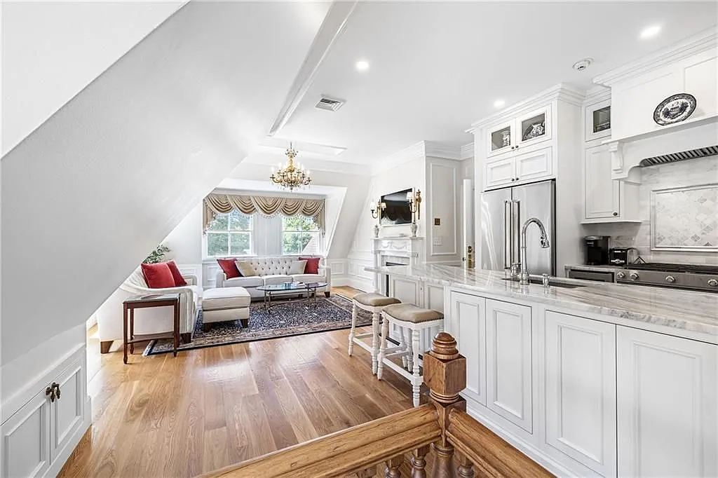 2 bed, 2.0 bath, 1100 sqft, $4,500 — Photo 3