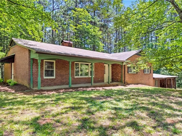 6605 Harrell Dr, Pfafftown, NC 27040