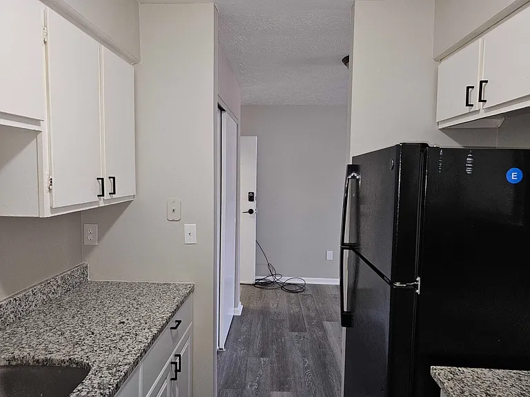 Avery Apartments — Photo 23