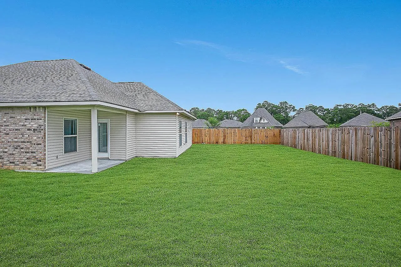 3 bed, 1588 sqft, $2,100 — Photo 2