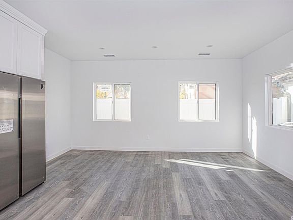 4th image of 1354 1/2 E Alameda Ave