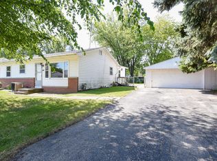 7112 Lakeshore Dr, Racine, WI 53402