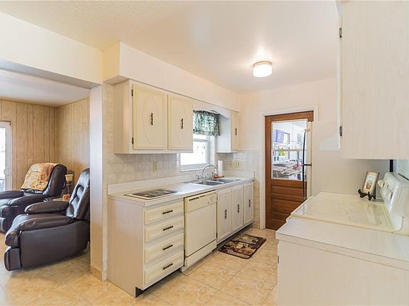 5th image of 726 Sunny Dell Dr