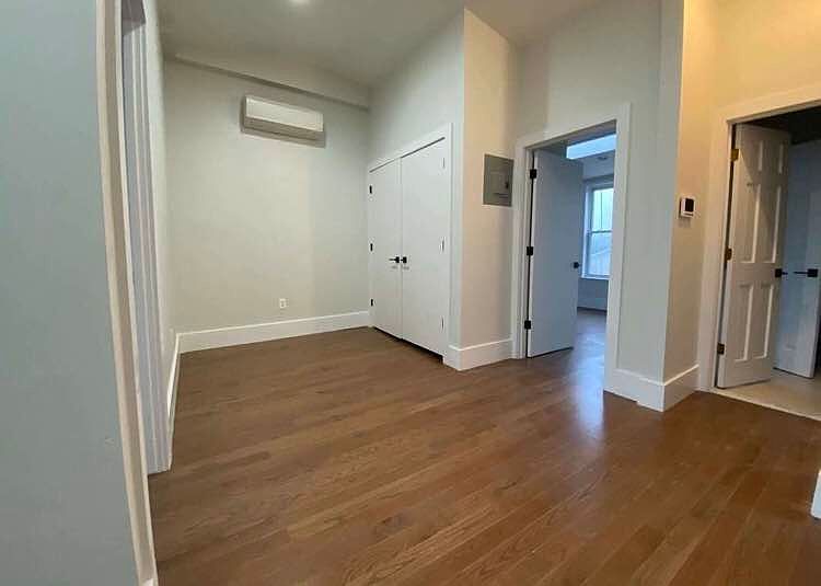 1st image of 542 Willoughby Ave #3C